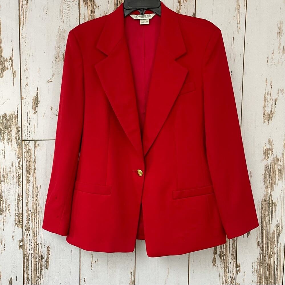 Austin Reed, 100% Worsted Wool Blazer, Size 8. Vintage! In good used condition!